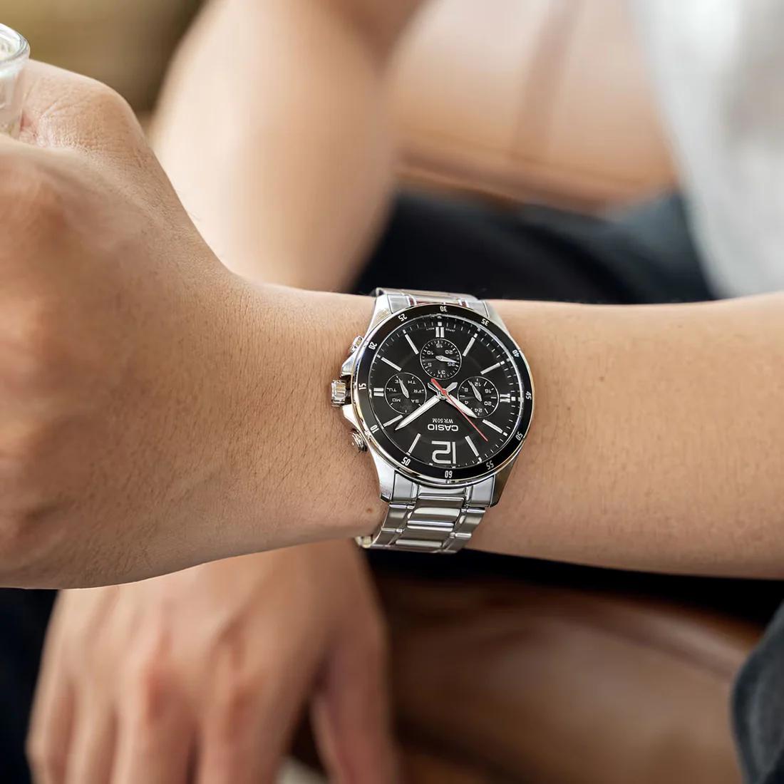 Casio MTP-1374D · Acero plateado / Cara negra